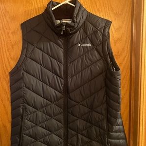 Women’s Black 1x Columbia Vest